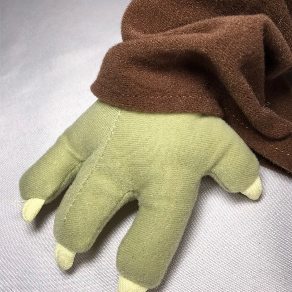 Star Wars Lucas Films Yoda 24" Backpack So realistic a super cute companion 🥰 - Picture 5 of 13